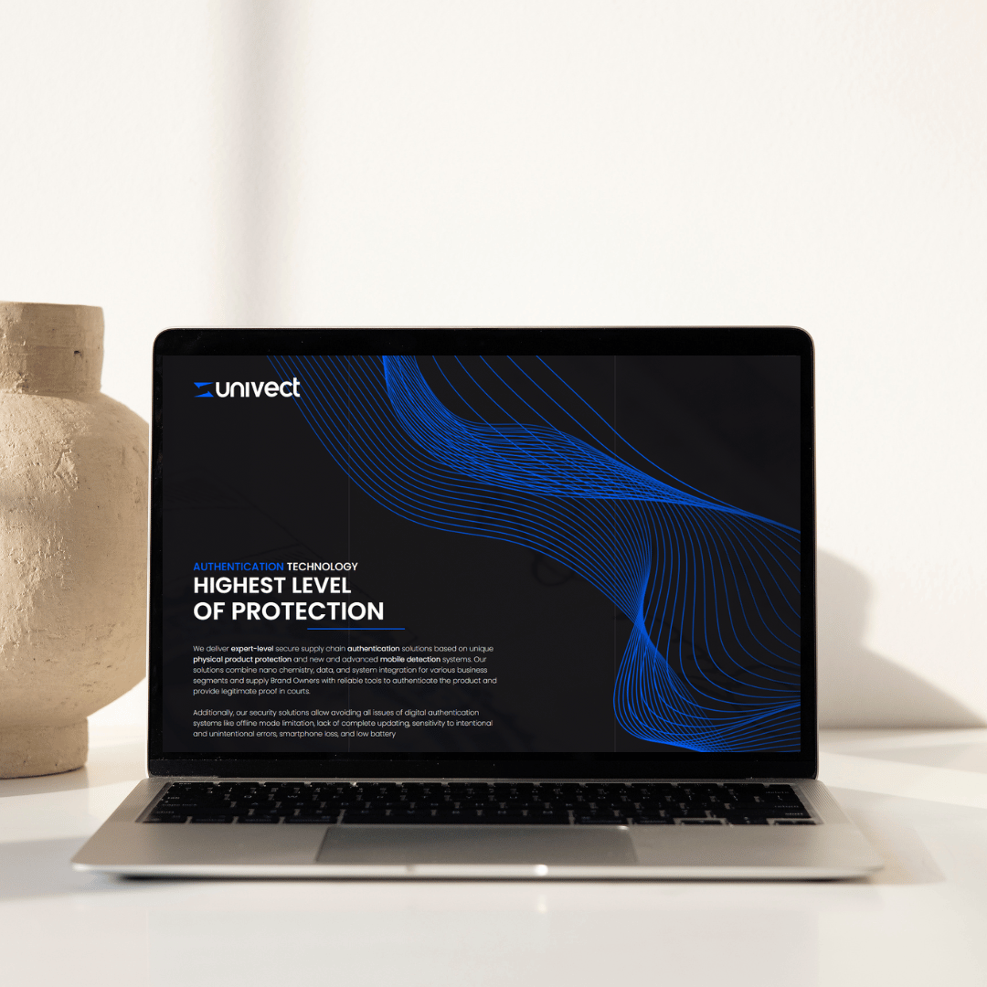 laptop ze stroną univect.pl